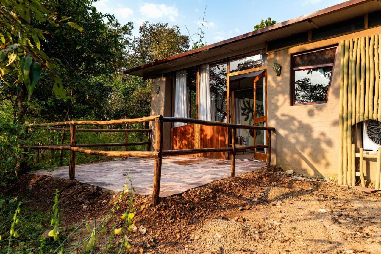 Kanha Jungle Camp Extérieur photo